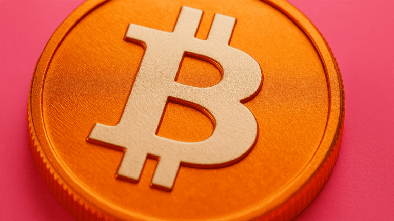 Ancient Bitcoin Giants Awaken: Close to 700 BTC Stirs After Years of Silence